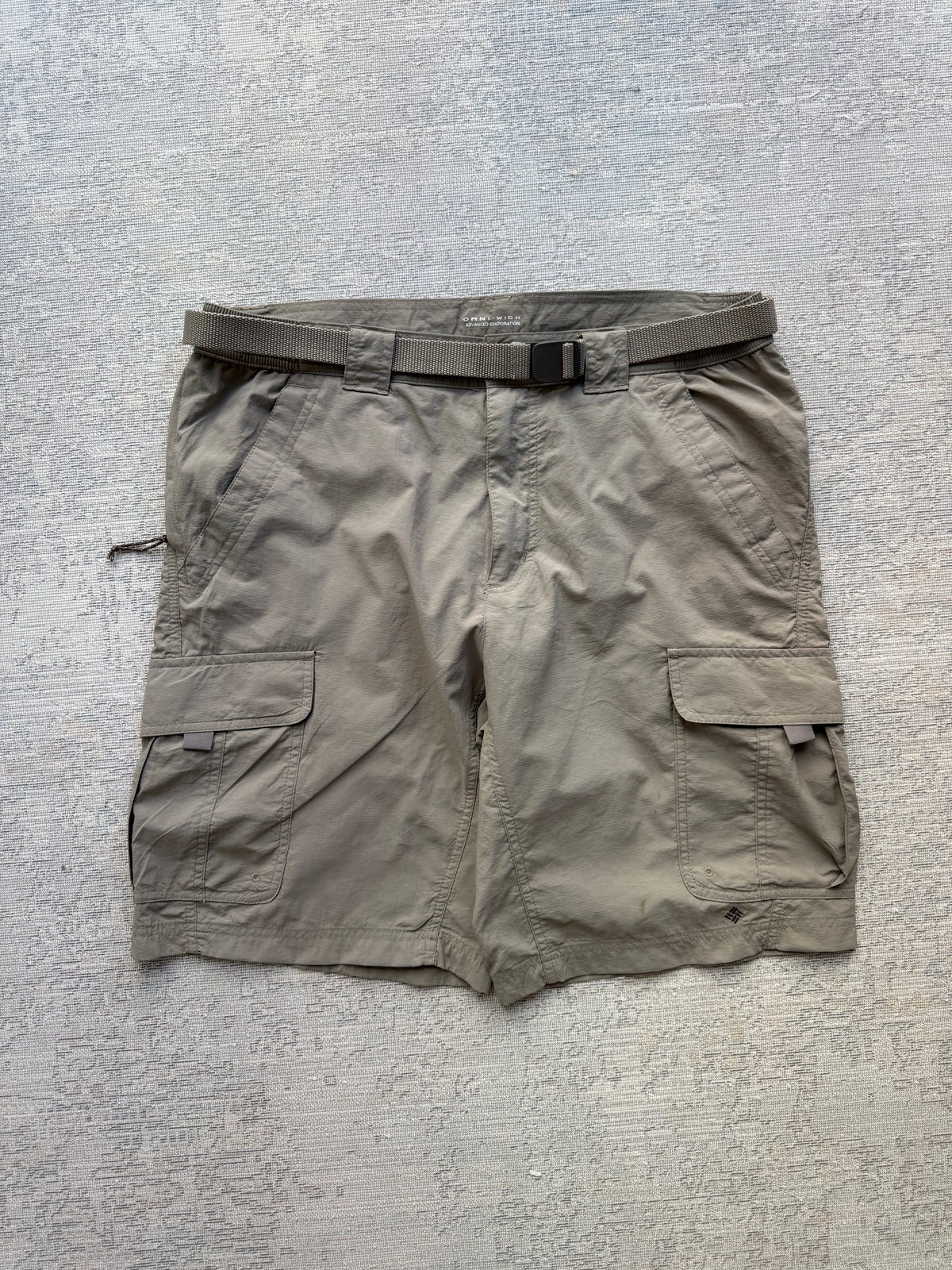 Columbia Silver Ridge Omni-Wick Cargo Shorts – Khaki (M)