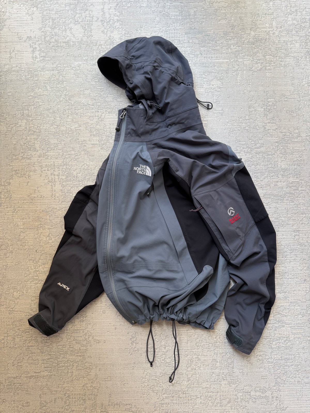 The North Face Summit Series Apex Softshell Jacket – Grey / Black (M)
