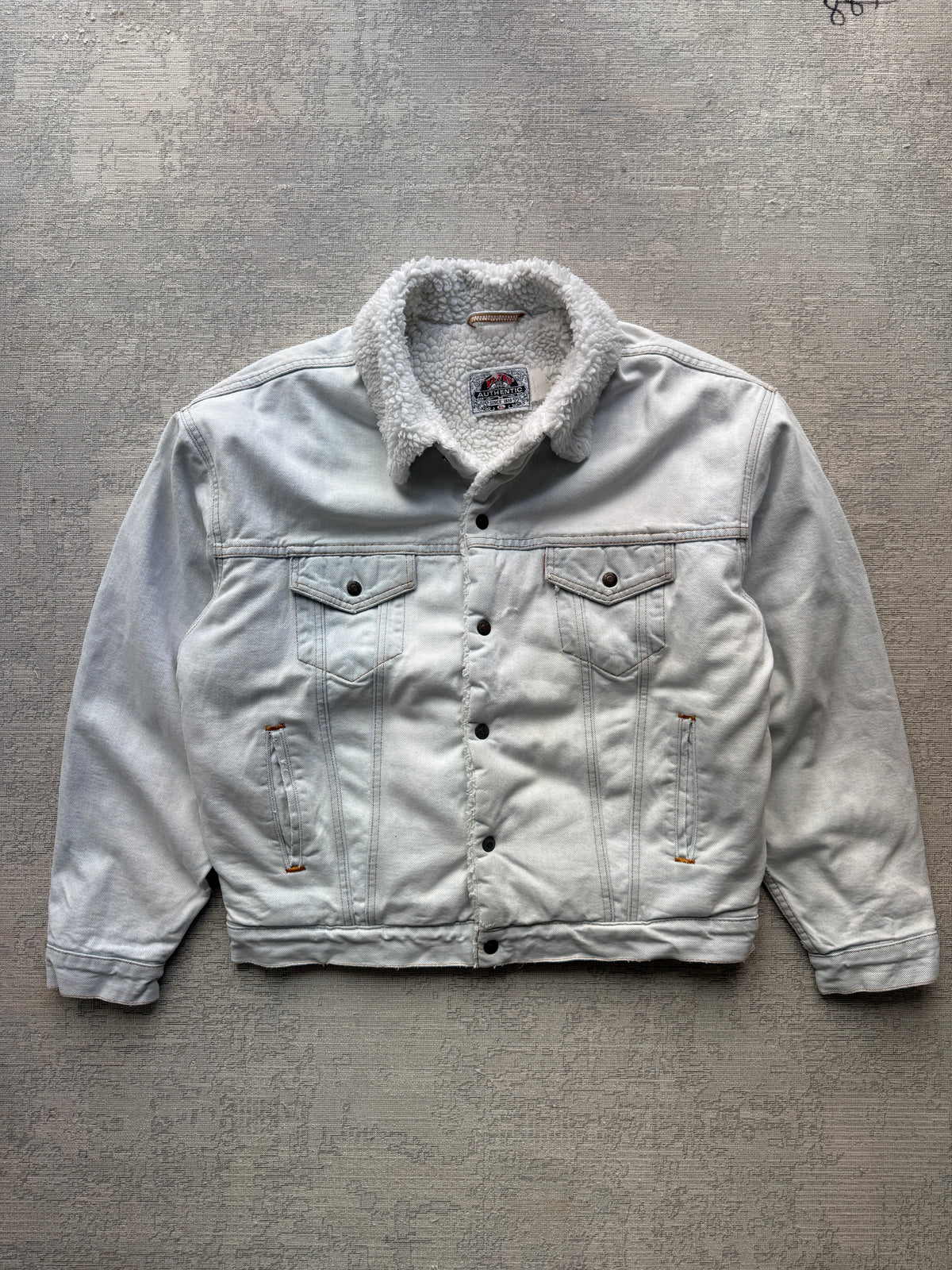 Vintage 90s Levi’s Sherpa-Lined Denim Trucker Jacket – Light Wash (L)